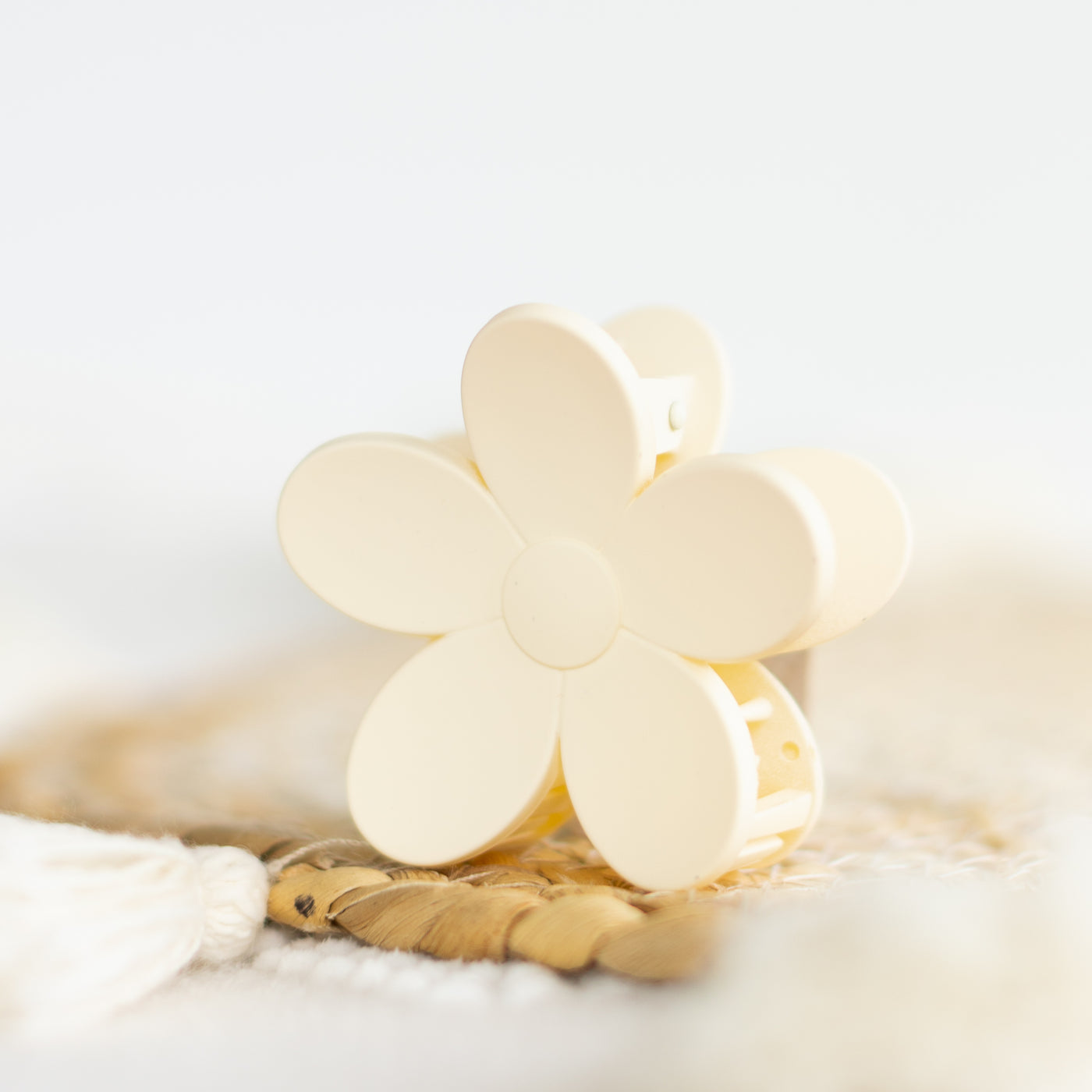 Small Cream Flower Claw Clip